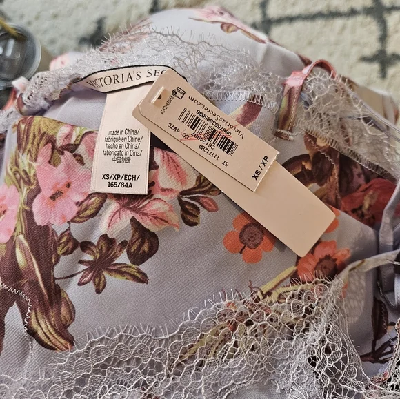 Victoria's Secret Floral Slip Xs - Picture 5 of 5